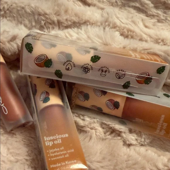 Crème Luscious Lip Oil - coconut jelly price per item - Picture 5 of 5